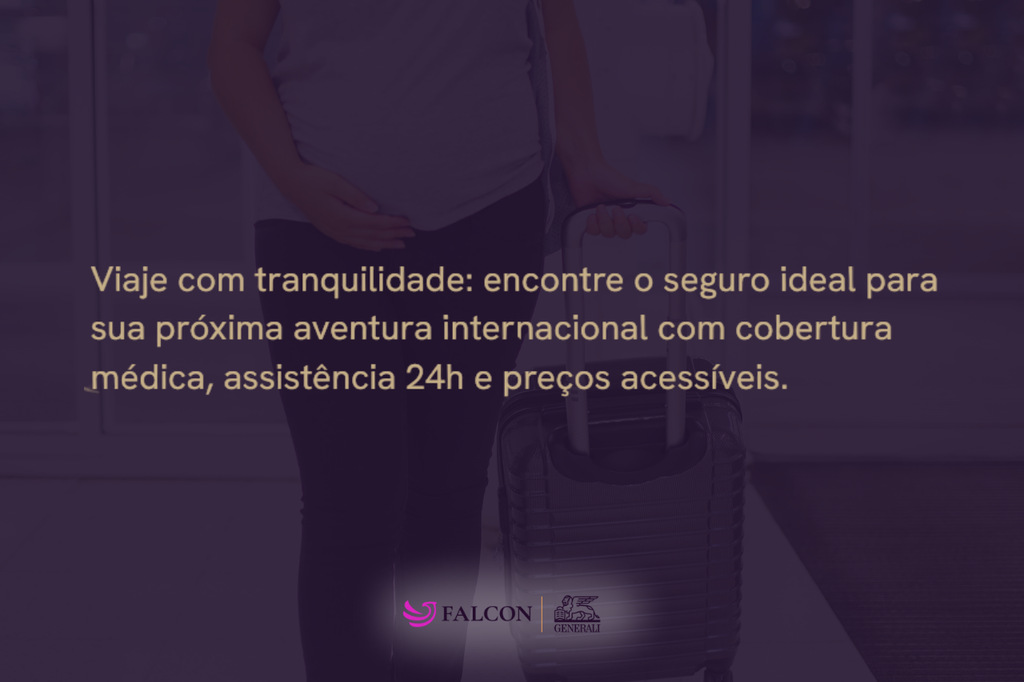 Gestante em aeroporto segurando mala, pronta para embarcar com o seguro viagem para gestante Falcon